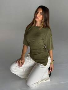 Aloruh 女款優雅圓領不對稱下擺收腰針織彈性短袖T恤 - 軍綠色 - 查看 6