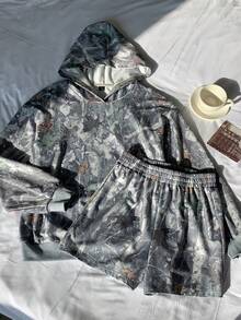 Comfortcana 休閒女款連帽滿版印花上衣與短褲兩件套，適合日常穿著 - 灰色 - 查看 4