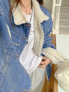DAZY Jaket Denim Kasual Wanita Lengan Panjang Kancing Depan dengan Saku dan Hiasan Bulu Halus, Lapisan Termal - Medium Wash - View 6