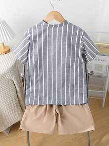 男童2件套，夏季新款極簡休閒立領套頭上衣韓系帥氣短袖藍白條紋襯衫 + 純白色極簡休閒短褲，適合日常穿著、上學、購物、聚會、派對等場合 - 彩色 - 查看 2