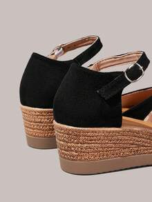 Styleloop Sandalias de mujer estilo bohemio con cuña de paja y cuerda de cáñamo, punta fina, plataforma retro, botón y tacón alto tipo romano - Negro oscuro - Ver 4