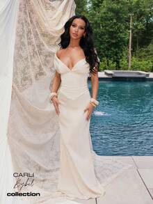 MISSGUIDED X Carli Bybel 緞面長裙，高腰腰帶設計，斜裁喇叭裙襬，適合正式晚宴與婚禮場合 - 杏色 - 查看 1