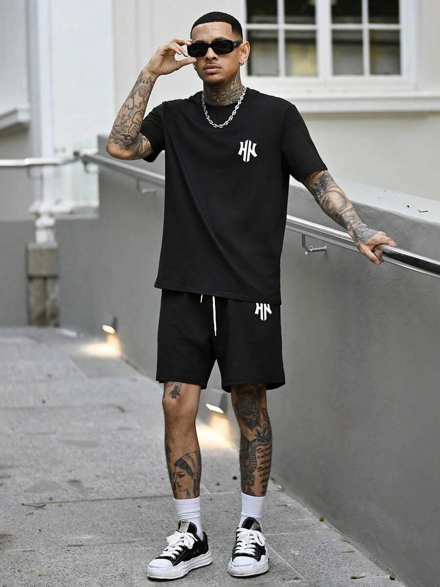 Devon Thys 男士休闲标语印花落肩宽松T恤和抽绳腰短裤套装 - 黑色 - 查看 1