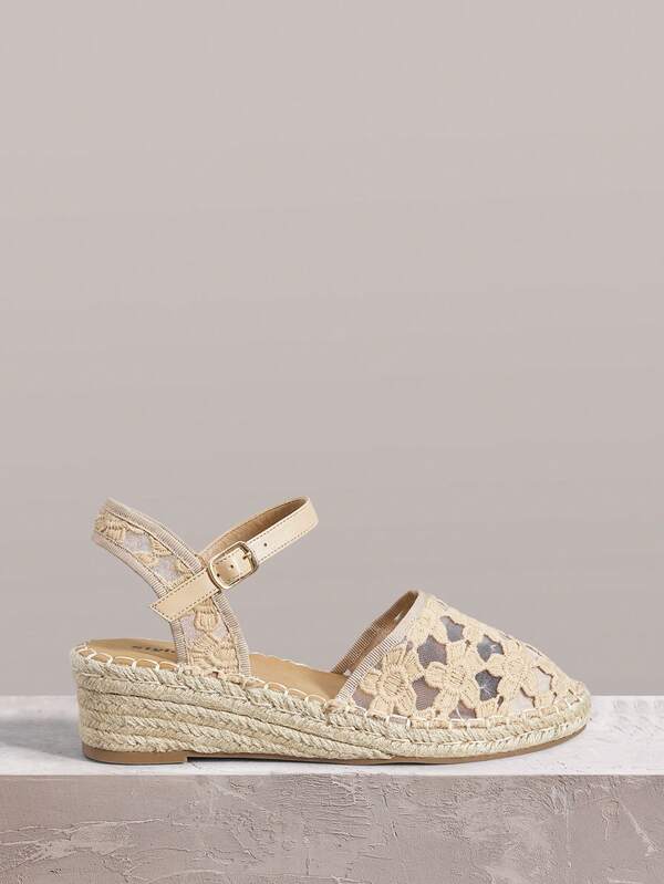 Styleloop Giày sandal nữ đế xuồng mũi tròn, lưới thêu hoa, phong cách thường ngày đi biển du lịch