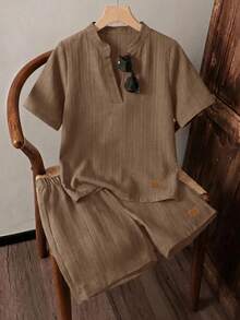 SHEIN Setelan 2 potong untuk anak laki-laki, kemeja lengan pendek model V-neck kasual dan celana pendek. - Coklat - View 4
