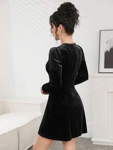 Modelyn 女款水鑽裝飾圓領長袖蝴蝶結優雅短洋裝 - 黑色 - 查看 2