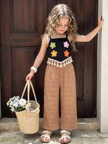 SHEIN Genkimix Kids 2 قطعة/مجموعة ملابس صيفية للبنات بتصميم إبداعي مطرز ثلاثي الأبعاد مع ديكور، كاميسول مع رقع دانتيل وحافة غير متماثلة وبنطلون طويل كاجوال - الأسود - مشاهدة 3