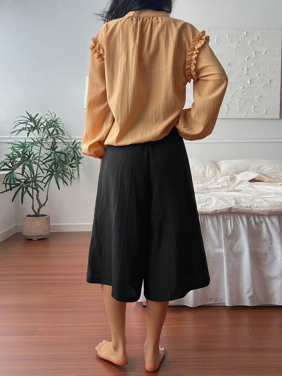 Women's Solid Color Frill Trim Long Sleeve Top And 3/4 Length Pants Pajama Set Fall