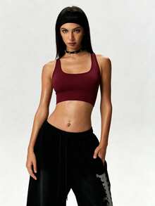 Dewbera Dewbera Tank Top Olahraga Wanita Warna Polos Tanpa Jahitan dengan Desain Potongan Silang di Bagian Belakang untuk Gym, Musim Panas, Atletik, dan Santai. - Burgundy - View 4