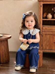 SHEIN Playful Pals 鄉村風彼得潘領幼兒女童套裝，嬰兒時尚刺繡下擺無袖上衣與長褲 2 件套 - 藍色 - 查看 11