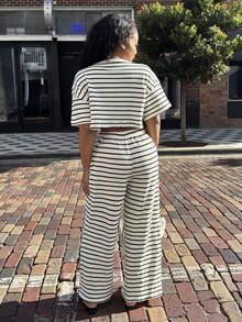 Alexandranx 女款夏季新款紋理條紋寬鬆短袖T恤與長褲套裝，優雅風格 - 杏色 - 查看 2