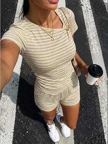 SHEIN 女童黃灰色條紋兩件式針織T恤短褲套裝，休閒戶外日常穿著，適合春夏 - 黃色 - 查看 9
