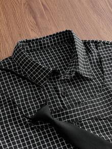 SWAVVY Camisa de manga corta a cuadros con diseño deconstruido y abotonadura sencilla para hombre - Blanco y Negro - Ver 4