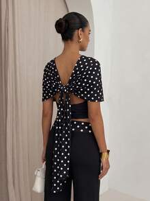 SHEIN Glamour Hongkong-Stil elegantes sexy reifes schwarz-weißes Polka-Dot-Schal-V-Ausschnitt-Top mit geraffter Taille und plissierter Hose mit weitem Bein und tiefer Taille Damen Zweiteiler - Schwarz - Übersicht 3
