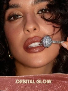 SHEGLAM Stardust Swipe أحمر شفاه سائل بلمعة جليتر-525 Orbital Glow ملمع شفاه لمعة جليتر فورية لمسة نهائية مطفية طويلة الأمد مقاوم للانتقال ومقاوم للتلطيخ ماركة تجميل ومكياج للنساء والفتيات - 525 Orbital Glow - مشاهدة 8