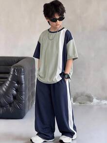SHEIN 2件組青少年男孩休閒學院風拼接圓領短袖T恤與長褲套裝，適合通勤、上學、日常休閒、旅行、運動，春夏穿著 - 寶藍色 - 查看 4