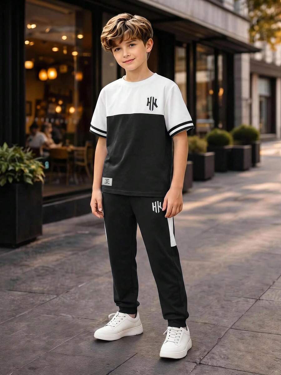 SHEIN 2件組兒童青少年男孩拼色拼接字母圖案圓領短袖T恤與短褲套裝,返校服裝,適合學校、外出、運動 - 黑色 - 查看 1