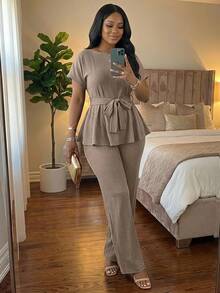 SHEIN Lady CURVE 大尺碼女款純色圓領短袖上衣與長褲休閒兩件套 - 卡其色 - 查看 1