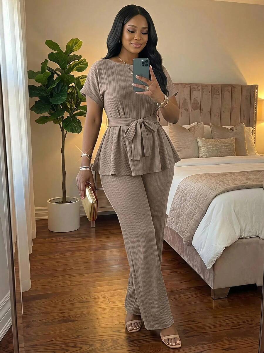 SHEIN Lady CURVE 大尺碼女款純色圓領短袖上衣與長褲休閒兩件套 - 卡其色 - 查看 1