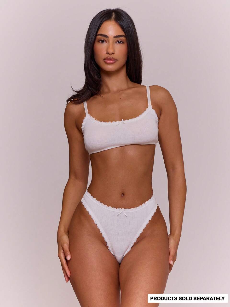 String Blanc en Pointelle avec Bordure em Dentelle et Nœud (Bas Uniquement)