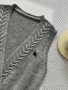 Elamini 扭繩刺繡復古雙排扣V領針織背心 - 灰色 - 查看 5