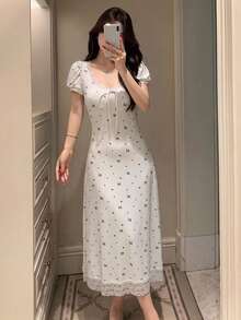 DAZY 甜美蝴蝶結圖案滿版印花蕾絲拼接花瓣袖短袖收腰長洋裝 夏季女款睡裙 - 白色 - 查看 4