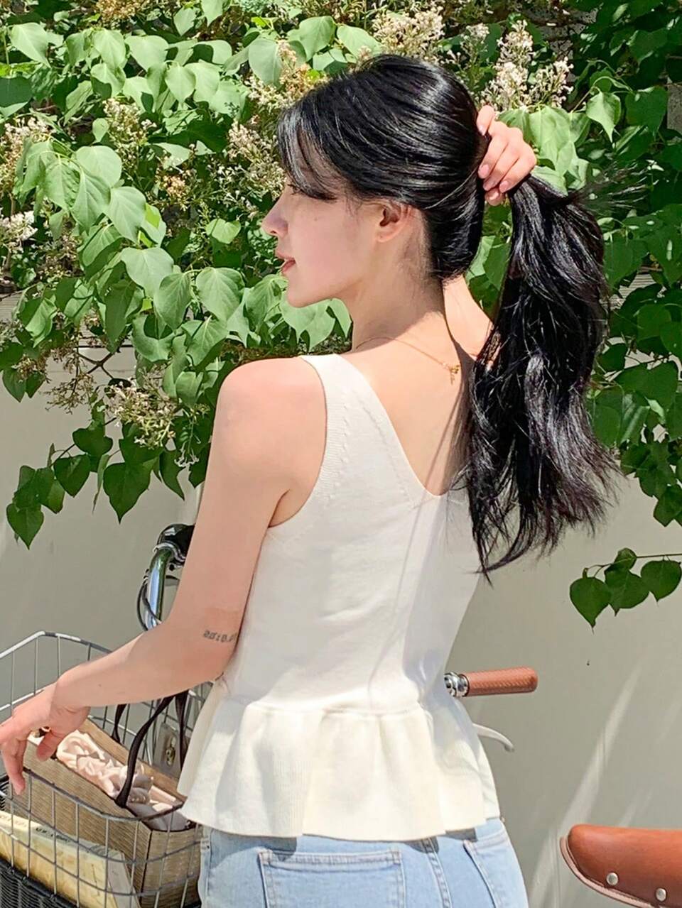 Solid Color Fitted V-Neck Sleeveless Skirt Hem Elegant Vacation Summer Tank Top Women's Knit Top