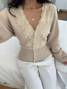 Siren Gaze 秋季新款蕾絲拼接V領收腰針織開襟外套女款 - 杏色 - 查看 7