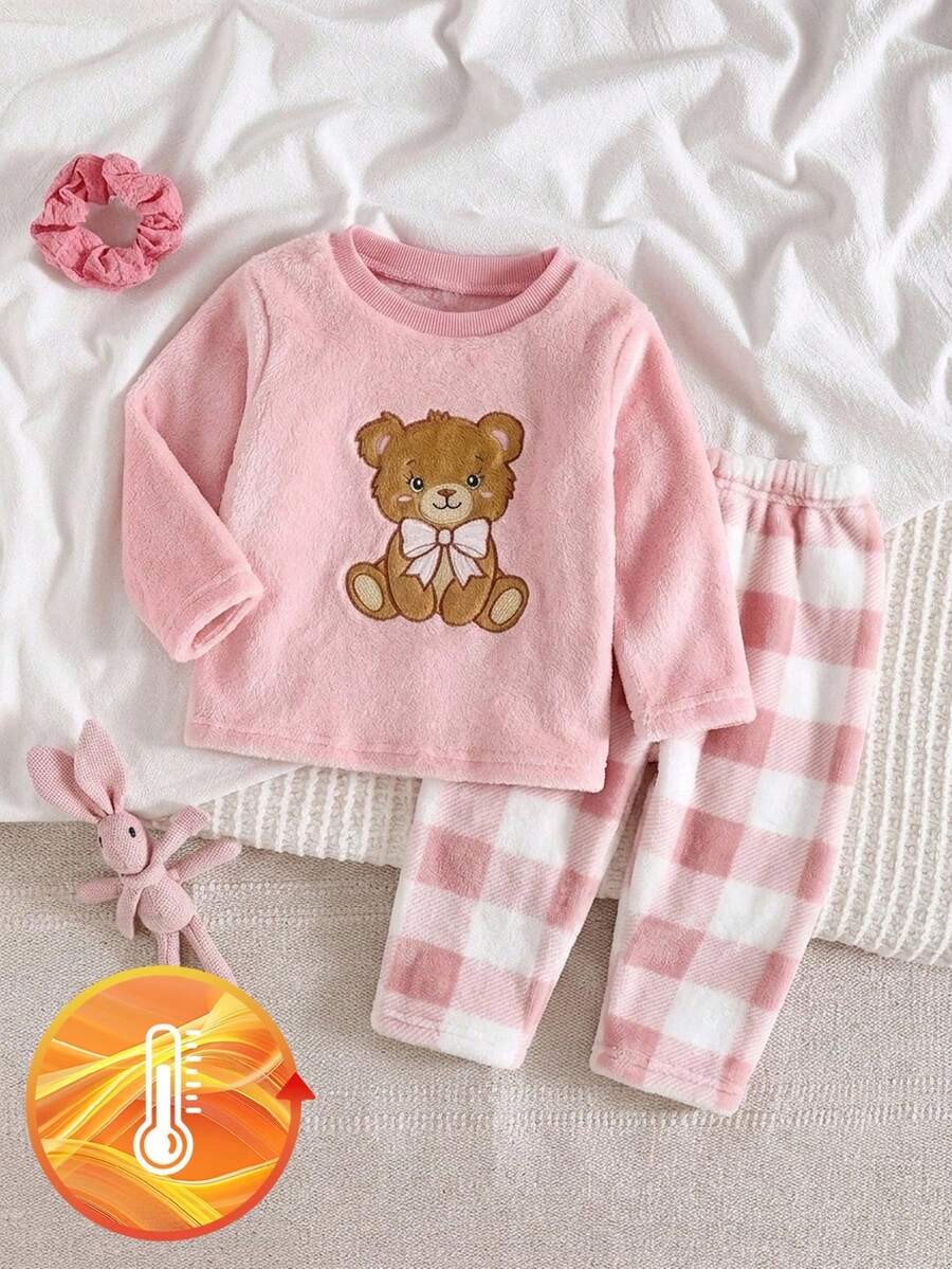 SHEIN Genkimix Kids 2件組秋冬雙面法蘭絨抓絨女嬰可愛粉色熊蝴蝶結刺繡長袖上衣與粉色格紋加厚長褲家居服套裝 - 粉色 - 查看 1