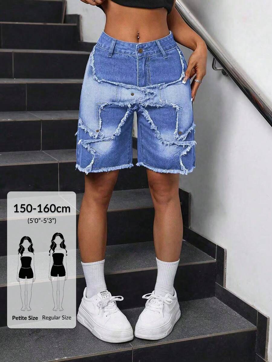 SHEIN PETITE 流蘇飾邊鈕扣口袋撞色時尚牛仔短褲,適合嬌小女性 - 淺色水洗藍 - 查看 1