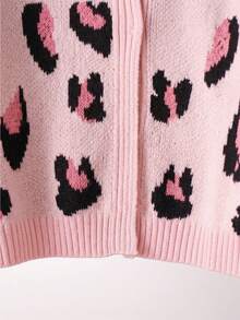 SHEIN 女童秋冬時尚可愛圖案百搭長袖開襟衫，豹紋動物圖案個性化，蝴蝶結與鈕扣增添甜美感，柔軟面料，修身短版可修飾女童比例，易搭配牛仔褲與短裙，秋冬時尚單品，適合居家、聚會、外出、購物、上學等多種場合 - 粉色 - 查看 4