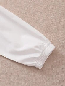 SHEIN 3件組女童春秋純色長袖上衣 + 條紋細肩帶背心 + 牛仔長褲，寬鬆淺藍牛仔褲，甜美休閒日常穿搭套裝 - 白色 - 查看 7