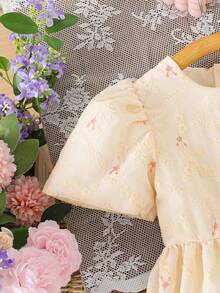 SHEIN Elladie kids 女童圓領短袖百褶滿版印花優雅花童夏季婚禮禮服 - 白色 - 查看 9