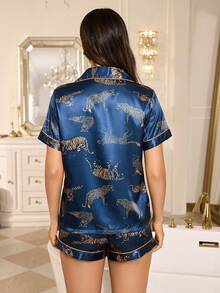 LuxeNights 動物印花仿絲綢前開襟翻領短袖短褲女款睡衣套裝 - 藍色 - 查看 2
