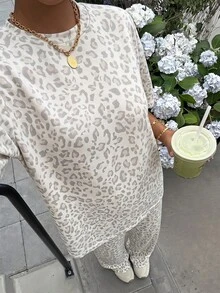 SHEIN 復古美式淡豹紋印花，青少年女孩休閒極簡寬鬆圓領短袖T恤與喇叭長褲2件套，返校季、Y2K、音樂節、BM、美式復古甜美、休閒校園運動風、戶外野餐、出遊、街頭風、校園 - 彩色 - 查看 6