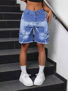 SHEIN PETITE 流蘇飾邊鈕扣口袋撞色時尚牛仔短褲，適合嬌小女性 - 淺色水洗藍 - 查看 7