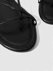 HighSole Women's Elegant Black Flat Thong Sandals With Bare Straps - Black - View 4