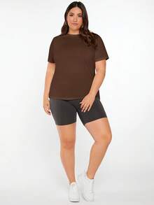 SHEIN BASICS 大尺碼純色圓領T恤夏季上衣 - 咖啡棕 - 查看 3