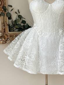 Lovelzi Elegantes luxuriöses trägerloses Kleid in Hofstil in großen Größen aus französischer Spitze mit Stäbchen, geraffter Taille, A-Linien-Rock und Fake-Transparent-Design für Party und Hochzeit - Weiss - Übersicht 6