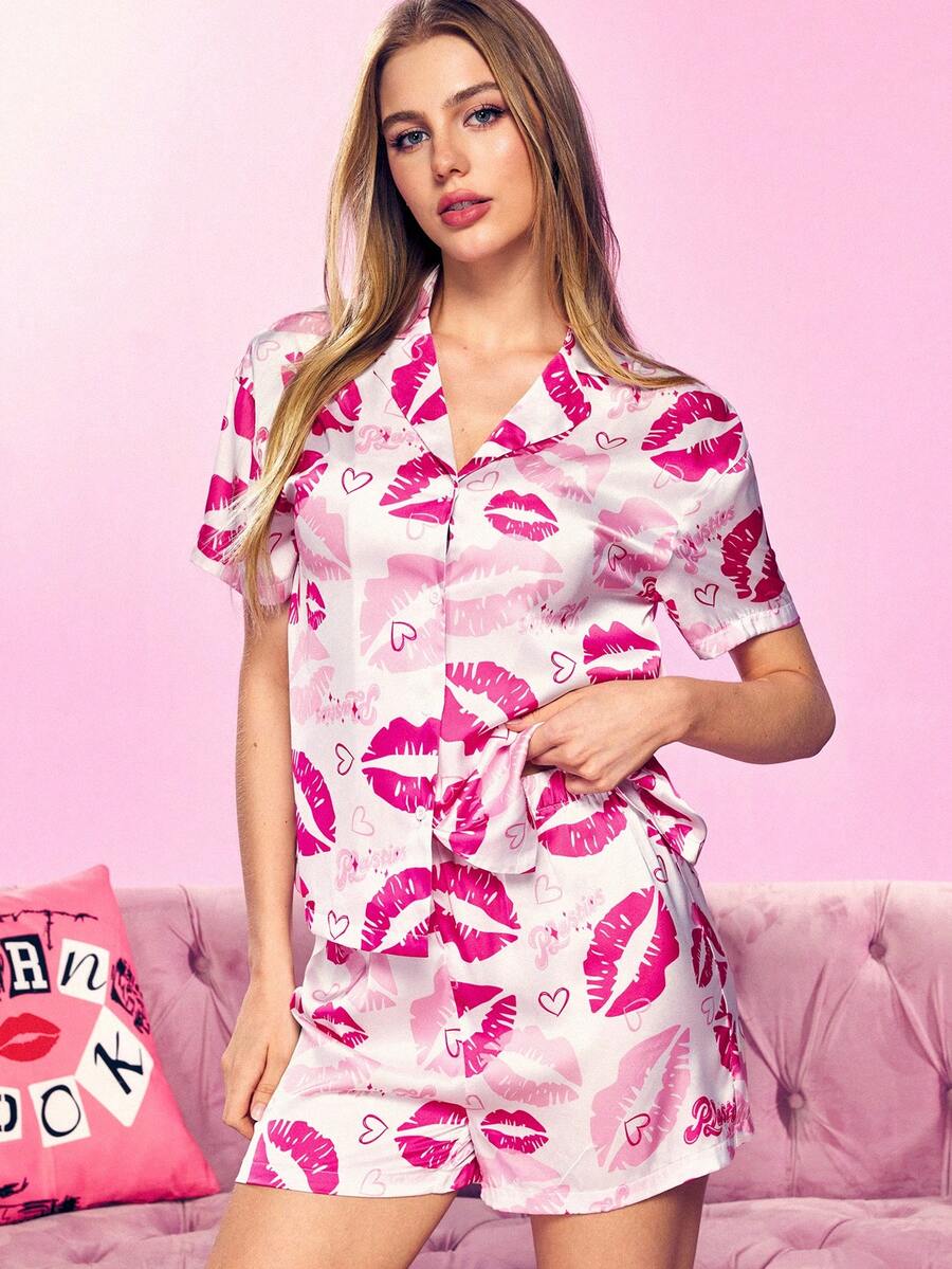 Mean Girls | SHEIN طقم بيجامة نسائي بنمط شفاه، توب بأكمام قصيرة وشورت - وردي - مشاهدة 1