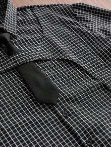 SWAVVY Camisa de manga corta a cuadros con diseño deconstruido y abotonadura sencilla para hombre - Blanco y Negro - Ver 3