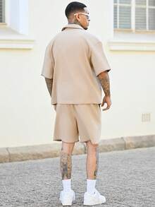 Devon Thys 2 件男士休闲宽松短袖衬衫和松紧腰直筒短裤套装，舒适服装 - 駝色 - 查看 2