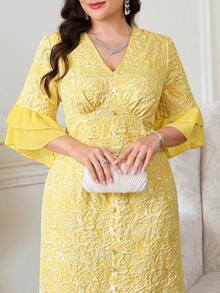 Reflora Vestido elegante de mujer talla grande con cuello en V, diseño de botones y puños con volantes en jacquard - Amarillo - Ver 2
