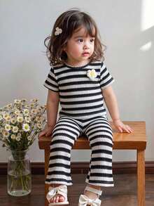 SHEIN Playful Pals 嬰兒(女嬰)休閒針織條紋花卉短袖上衣 & 喇叭長褲T恤套裝，舒適夏季休閒日常穿搭 - 黑色 - 查看 5