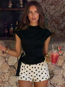 Privoire Camiseta negra para mujer de primavera/verano, nueva llegada, elegante para ir a la oficina, con hebilla metálica, cordones, textura fruncida, efecto estilizante, versátil, para fiestas de vacaciones y uso diario - Negro - Ver 1