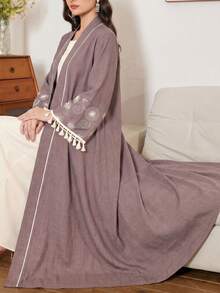 Al Najma 女款寬鬆休閒刺繡流蘇袖口日常阿拉伯式長袍 - 淺灰紫 - 查看 2