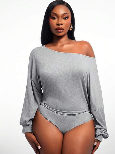 Radiana Body de talla grande de color liso con escote asimétrico