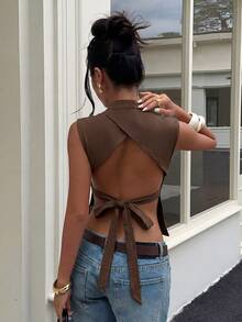 Aloruh 女款春夏純色立領前鏤空後綁帶露背收腰無袖上衣，適合通勤、辦公、日常、街頭、休閒 - 咖啡棕 - 查看 8