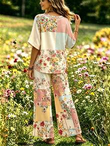 Selamara 波希米亞田園風仿拼接花卉印花兩件套，森林系溫柔休閒V領短袖上衣，鬆緊腰抽繩垂墜寬腿褲，夏季海灘休閒度假旅行套裝 - 彩色 - 查看 2