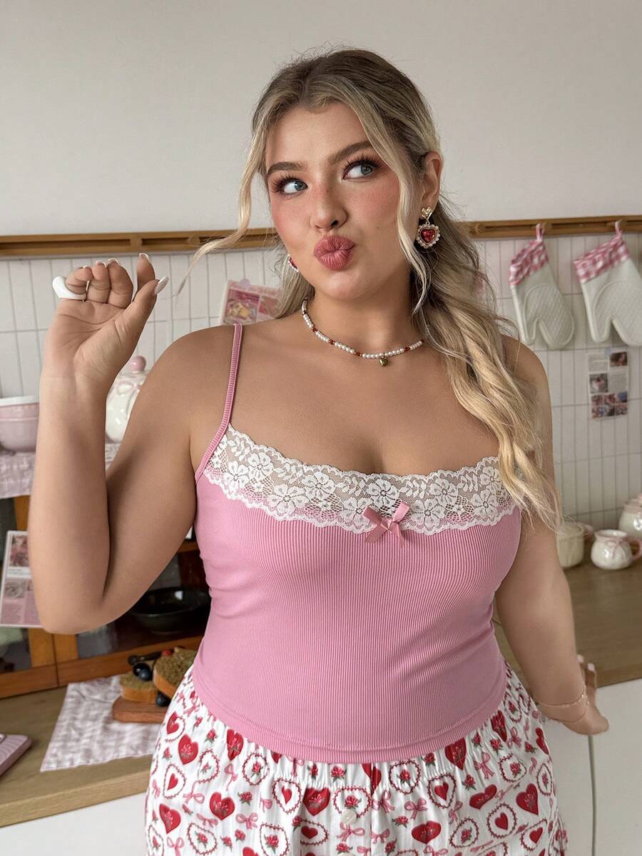 Slumberry CURVE Atasan Baju Tidur Ukuran Besar Model Camisole dengan Motif Renda yang Manis & Imut dan Pas Badan - Berwarna merah muda - View 1